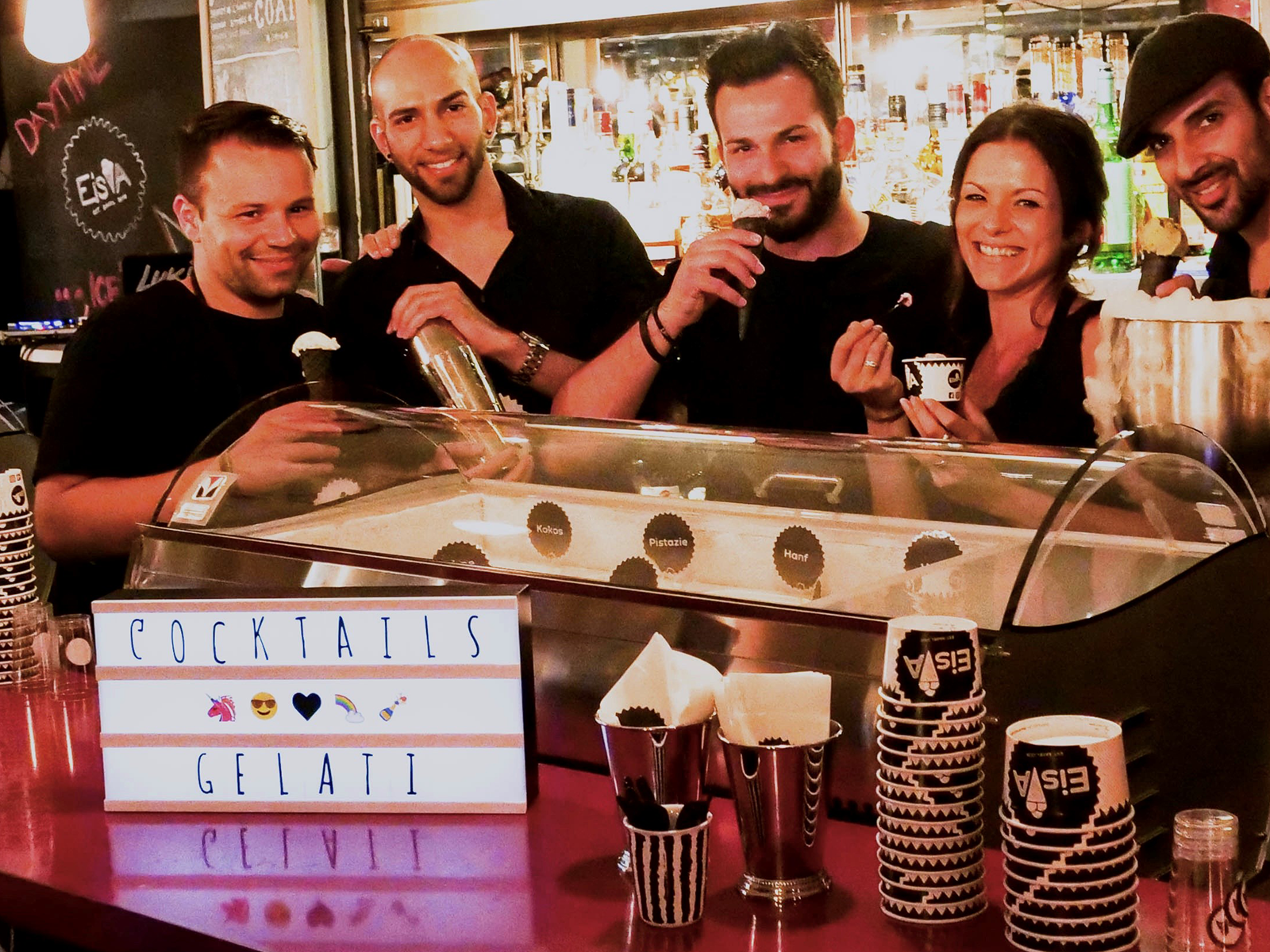 Das Team der Gelateria: Diego Abt, Julian Bhorania, Fabio Gemperli, Tanja Orlando und Kim Bhorania