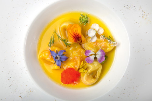 und mit Fisch gefüllte Ravioli sind typische Gerichte von Paolo und Barbara Masieri in ihrem Restaurant in Sanremo.