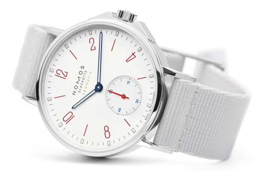 Nomos Glashütte «Ahoi» 