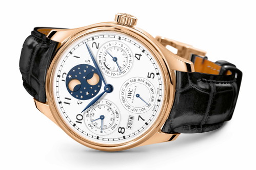 IWC Portugieser Ewiger Kalender Edition «150 Jahre». Der Mechanismus der Rotgolduhr kennt bis zum Jahre 2100 alle Anomalien unseres Kalenders. Limitiert auf 250 Stück weltweit. Rund 46'000 CHF.