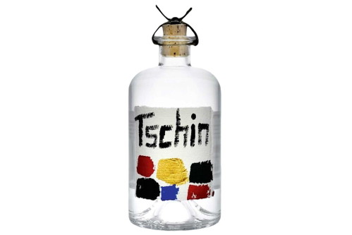 Käsers Schloss Tschin + Fever-Tree Premium IndianSchon der Name könnte schweizerischer nicht sein. Der Gin aus dem Fricktal kommt vom Familienbetrieb Käsers Schloss. Wacholder sowie auch Früchte und Gewürze aus Elfingen machen diesen dezenten Gin zu einem perfekten Partner des klassischen Fever-Tree Premium Indian Tonic Waters.