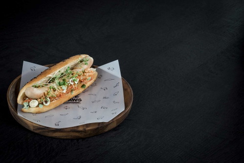 Kim Jong Dawg: Weizenbrot, Kimchi, Koriander, Soja-Mayo, Wasabinüsse und Entenwurst.