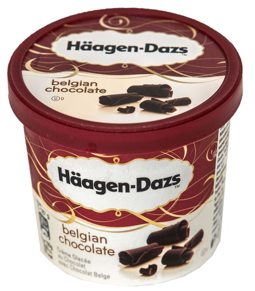 9. Platz, 84* Punkte: Häagen Dasz Belgian Chocolate€ 2,99 für 100 ml (Literpreis: € 29,90) U. a. MeinlSehr helle Farbe, durchzogen mit Schokoladen­splittern. Riecht nach Kakao und Milchschokolade. Sehr cremige Textur und ein ausgesprochen starker Geschmack nach Karamell, der die Schokolade etwas vermissen lässt.