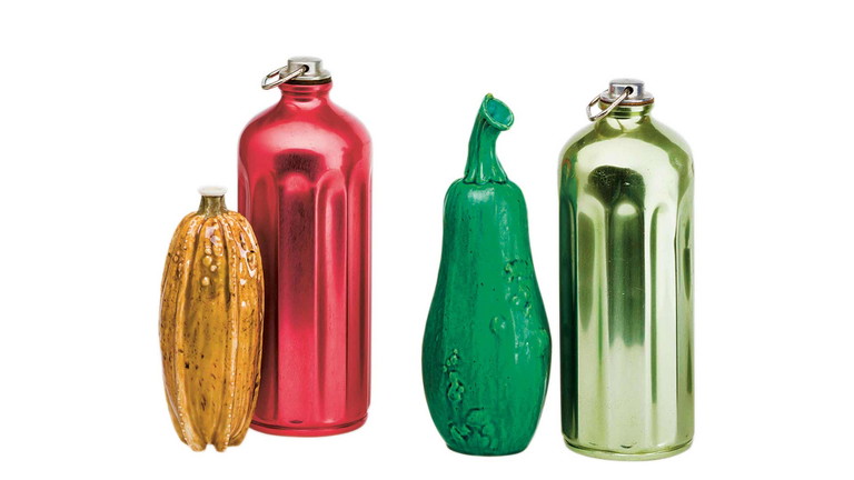 Collection Highlights: Kürbisvasen von Taxile Doat/Émile Decoeur, um 1900. Sigg-Bettflaschen, 1925.