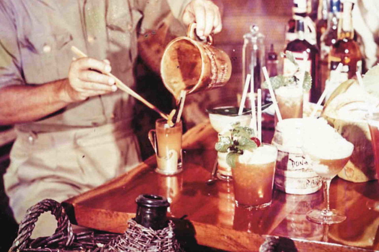 Um Tiki-Drinks massentauglich zu machen, wurde schlechter Alkohol mit der Süße aus Säften und Sirupen überdeckt. Damit ist jetzt Schluss.