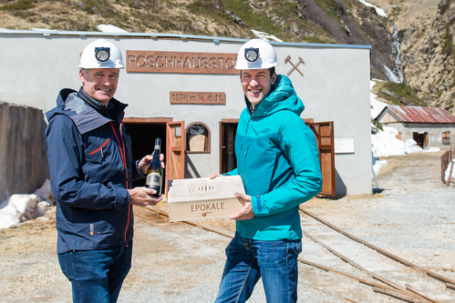 Willi Stürz und Wolfgang Klotzvor dem Stollen.