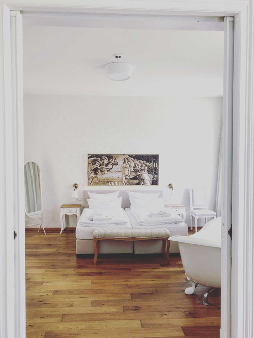 Das »Hotel &amp; Café Villa Stern«&nbsp;ist übrigens ein&nbsp;Inklusions-Hotel, das heißt hier haben auch Menschen mit Beeinträchtigungen die Chance auf einen Arbeitsplatz – ein bemerkenswertes Projekt.&nbsp;