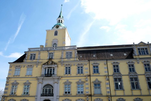 Das Oldenenburger Schloss&nbsp; wurde 1538 erbaut. Heute ist es das Landesmuseum für Kulturgeschichte.
&nbsp;