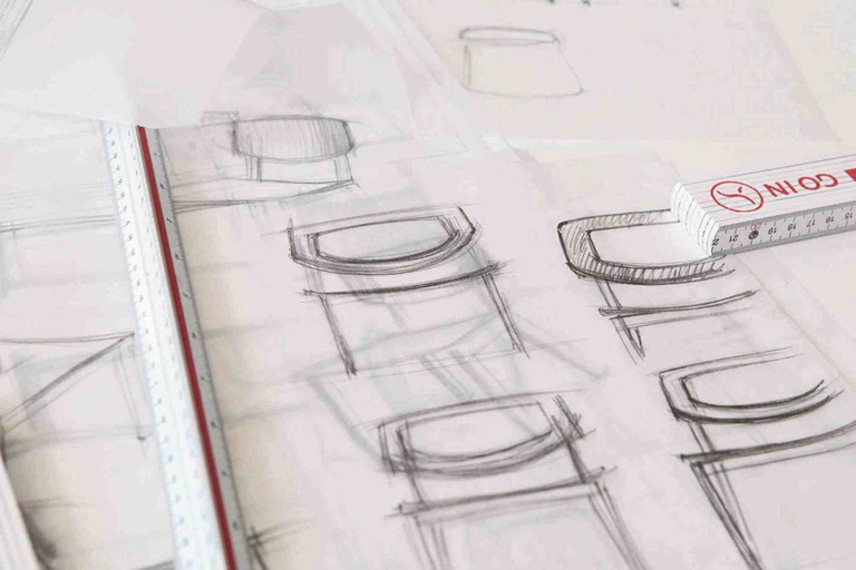 Vom Entwurf zum Stuhl: Quorum „reddot design award“ winner.