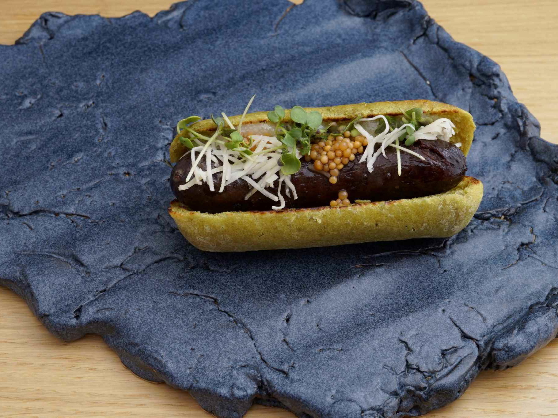 Beim Grillabend wurde auch ein Hotdog mit Blutwurst kredenzt.