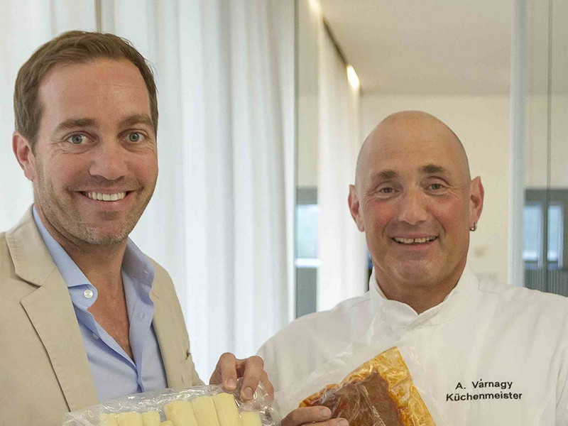 Gastgeber Manfred Kröswang und Küchenmeister Attila Várnagy in Grieskirchen.