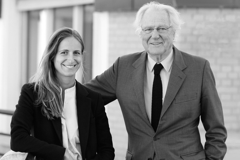 Baron Éric de Rothschild mit Tochter Saskia, die nun das Weingut leitet.