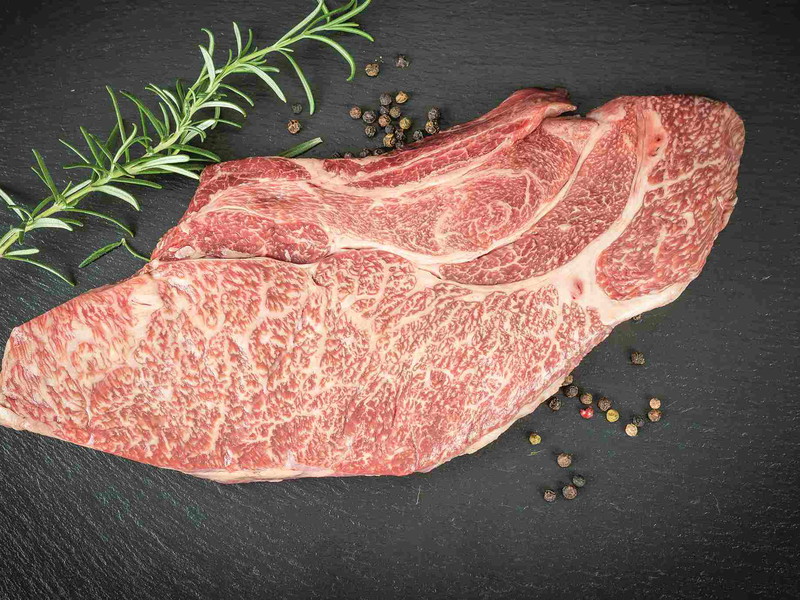 Reinrassige Wagyu-Rinder liefern das Fleisch.