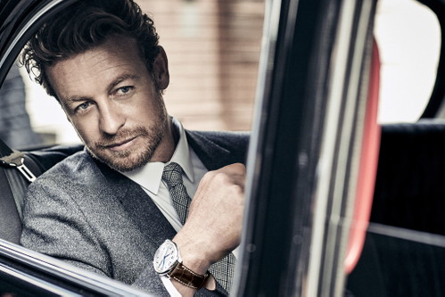 Simon Baker trägt die Longines »Master Collection Annual Calendar«. Preis: 1960 Euro.
