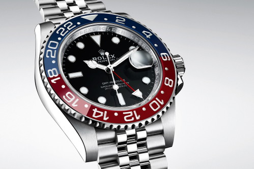 Rolex «Oyster Perpetual GMT-Master II». Die neue Stahlsportuhr wird mit dem feingliedrigen »Jubilée»-Band verkauft. Die Uhr kostet rund 9900 CHF.