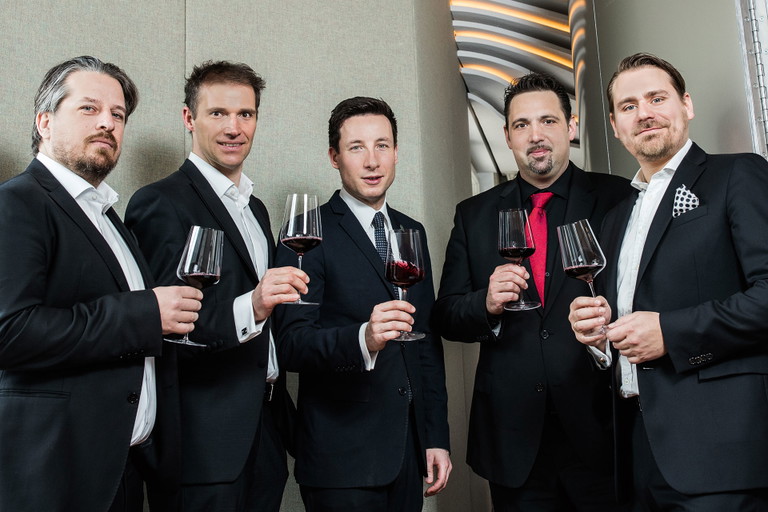 Christian Tschida, Erich Scheiblhofer, Sommelier René Antrag, Florian Gayer und Markus Altenburger. Gerhard Kracher fehlte leider, er war auf Asien-Tour.