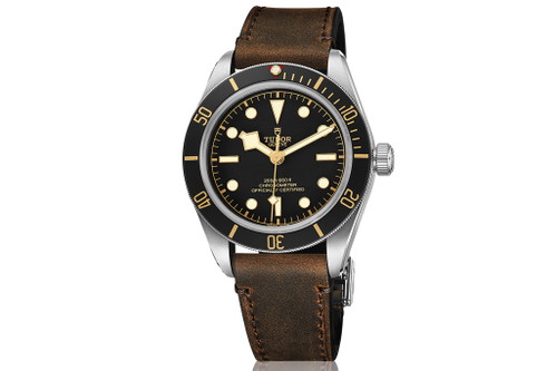 Tudor »Black Bay Fifty-Eight« mit braunem Lederband.