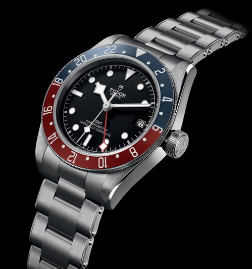 Die stählerne Tudor «Black Bay GMT» kann mit einem Metall-, Leder- oder Textilband gekauft werden. Sie kostet 3650 Euro mit Metallband und 3350 Euro mit Leder- oder Textilband.