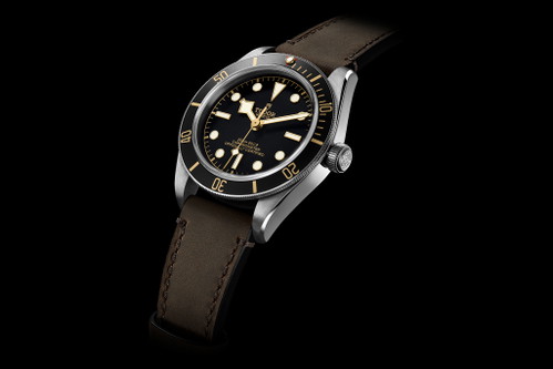 Tudor »Black Bay Fifty-Eight« mit braunem Lederband.