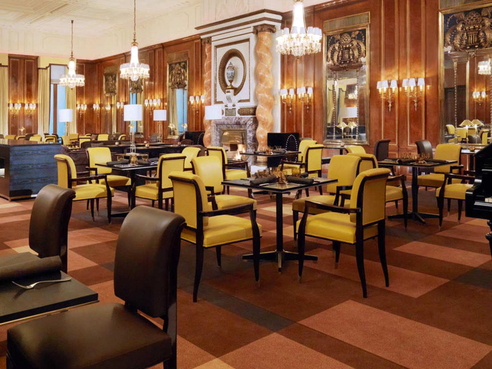 In der prächtigen »Bristol Lounge« wäre beim Essen so einiges zu optimieren.