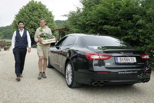 Mit Salatspargel und einer Auswahl an weiterem Gemüse im Gepäck geht es zurück nach Wien.
