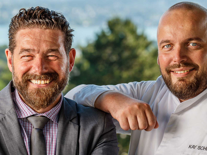 Armin Waldvogel (l.) mit Kay Schultz, dem neuen Küchenchef im «Sonnenberg».