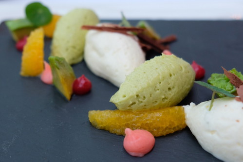 Avocadomousse. Schokoladenmousse.