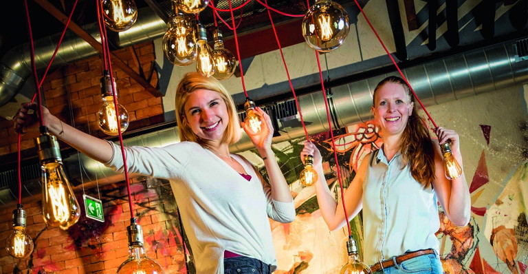 Franziska und Victoria Grossauer in ihrem Lokal »streets« in Graz.