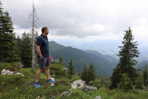 Auf 1.600 Meter Seehöhe geht es auf die Suche nach naturbelassenen Wildkräutern.