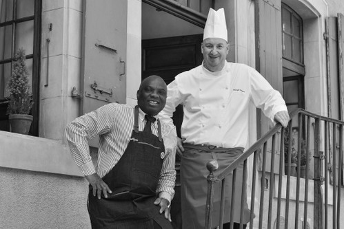 Sommelier Jérôme Aké Béda und Küchenchef Christophe Mazzieri vom »Auberge de l’Onde«.