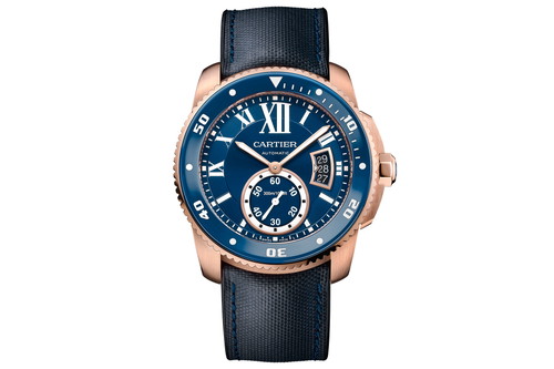 Das ist die sportlich-eleganteste aller Cartier-Armbanduhren. Die »Calibre de Cartier Diver« ist als Taucheruhr nach DIN 8306 zertifiziert und dennoch superschlank und elegant. Die bis 300 Meter wasserdichte »Calibre« ist in Stahl, Stahl-Gold und Gold erhältlich.