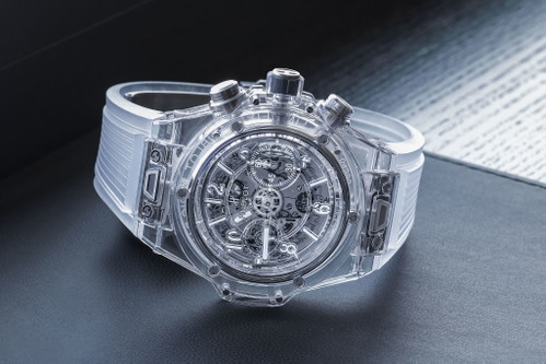 Hublot «Big Bang Unico Sapphire»: Weisses, 45 mm Saphirgehäuse, wassereicht bis zu 50 Meter. Motor ist das Hublot-eigene Chronografenkaliber HUB 1242 «Unico». Limitiert auf 500 Stück. Preis: rund 65'900 CHF.