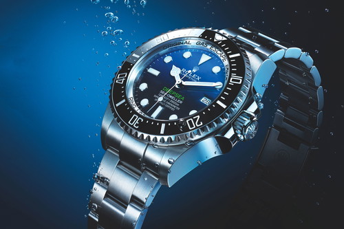 Ein wenig mehr geht immer! Die Rolex »Oyster Perpetual Sea-Dweller Deep Sea« ist bis zu 3900 Meter wasserdicht und somit das Nonplusultra für die Welt Neptuns. Eine professionelle Taucheruhr durch und durch!