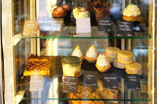 Süßwaren im Café Willi