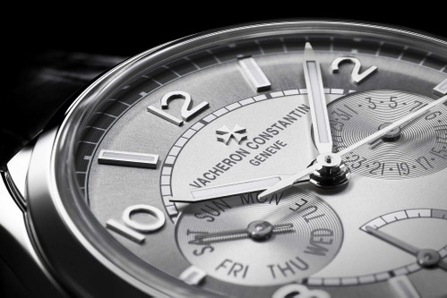 Die Vacheron Constantin «FiftySix» mit Tages-, Datums- und Gangreserveanzeige