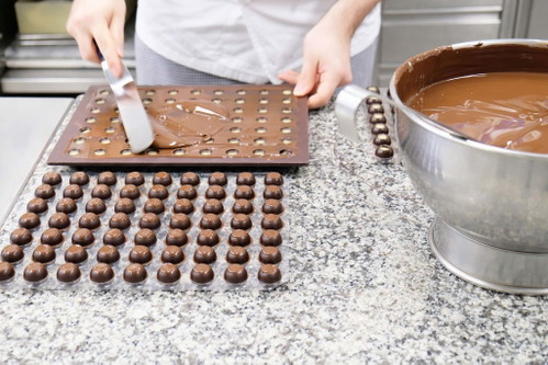 Die sogenannte »Kurgarten Kastanie« oder die »Roulette Kugel« wird hergestellt.