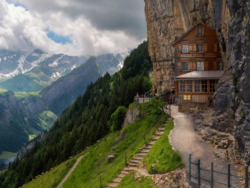 Das Gasthaus «Äscher-Wildkirchli» kann dem Gästeansturm nicht mehr Stand halten.