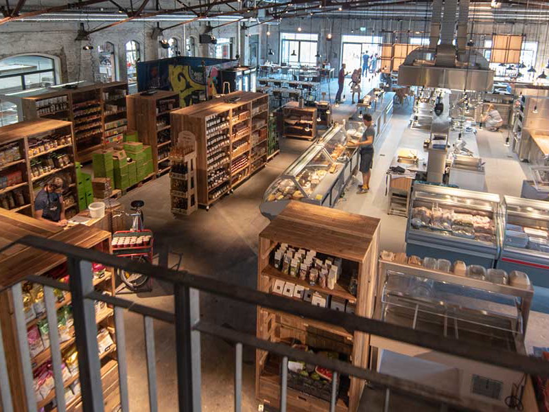 »Hobenköök« vereint Restaurant und Markthalle.