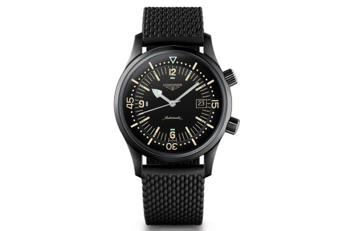 Longines Legend Diver Watch: Neuauflage einer Taucheruhr mit Automatikuhrwerk der 1960er-Jahre mit innenliegender Drehlünette. Das schwarze, bis zu 300 Meter wasserdichte Gehäuse kann mit drei dazu passenden Bändern am Handgelenk befestigt werden. Im Bild die Version mit Milanaise-Armband. Preis: 2380 Euro
