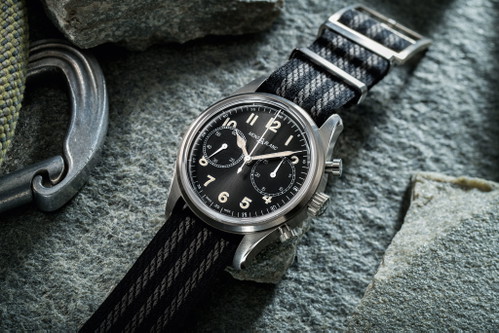 Montblanc 1858 Automatic Chronograph: Das Design dieses Armbandstoppers mit kleiner Sekunde und Dreissigminutenzähler, angetrieben von einem Automatikuhrwerk, ist von einem Pendant von Minerva aus den 1920er und 1930er-Jahren inspiriert. Mit 42 mm Gehäusedurchmesser eine sehr gelungene Neuinterpretation. Preis: 3990 Euro.
