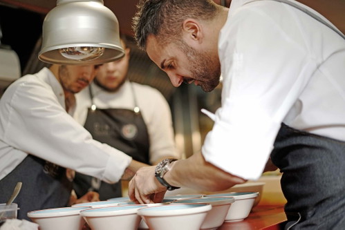 Santi Taura
interpretiert populäre Rezepte, die in den meisten Restaurants nicht 
mehr zu finden sind, neu.