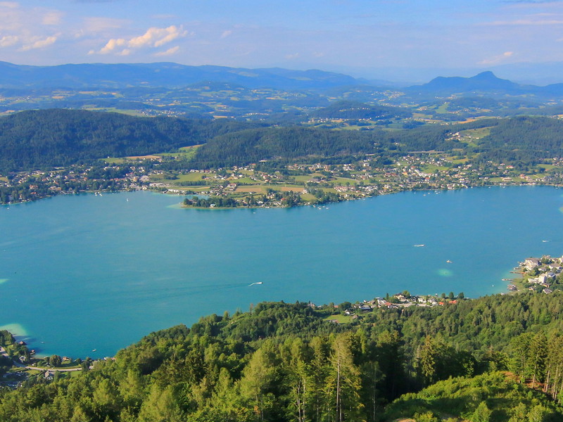 Der Wörthersee ist nicht nur der größte See Kärntens, auch die Dichte der Gourmettempel, die an bzw. nahe des Wassers angesiedelt sind, sucht österreichweit seinesgleichen. 