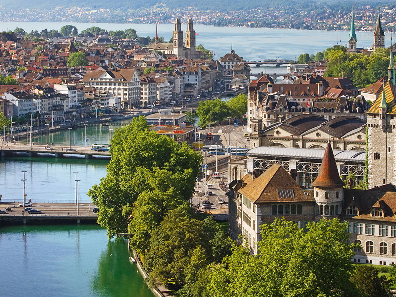 Eine Traumtänzerei zwischen Edelrosenblüten, Inselidylle und Märchenpanoramen.
