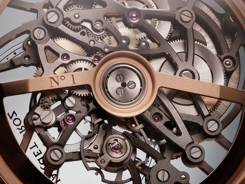 Auch ein schöner Rücken kann entzücken. Der Saphirglasboden zeigt das skelettierte Uhrwerk Jaquet Droz »Grande Seconde Skelet-One« von seiner Rückseite.