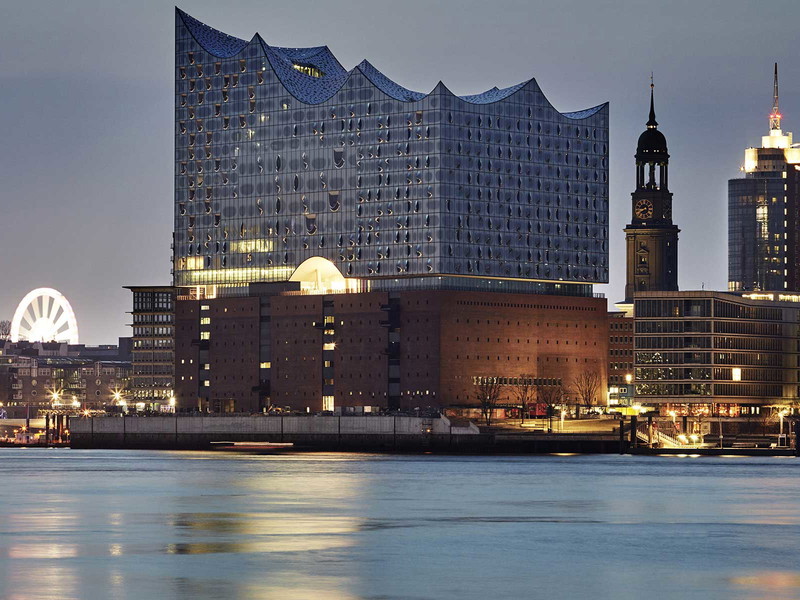 Die Elbphilharmonie zieht alle Blicke auf sich – auch kulinarisch.