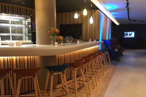 Die Bar im Hotel lädt zum Verweilen ein.