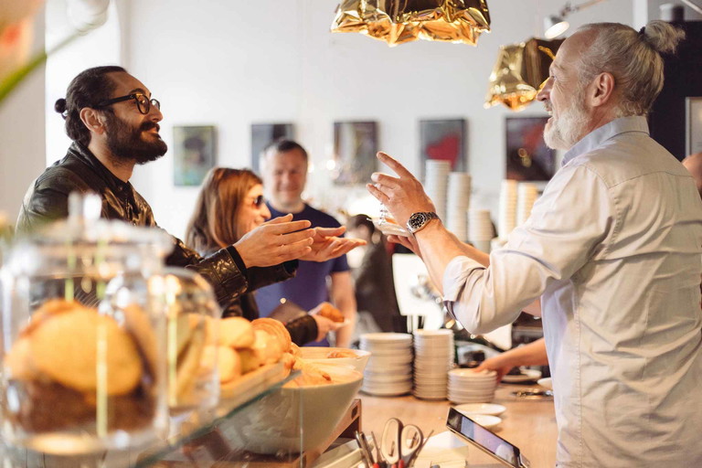 Weit vorn in Wien: Otto Bayer (rechts) und seine »Balthasar Kaffee Bar«.