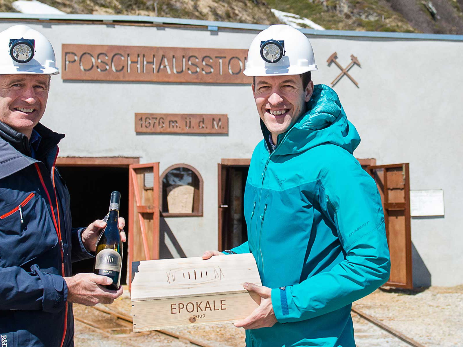 Kellermeister Willi Stürz und Vertriebsleiter Wolfgang Klotz freuen sich über die ausgezeichnete Bewertung.&nbsp;