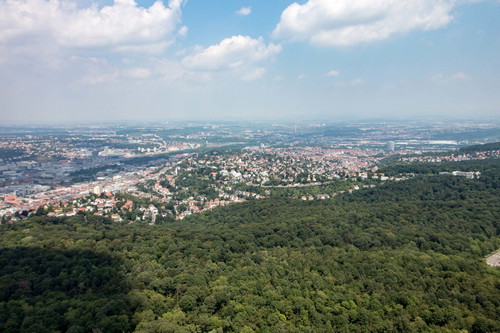 Blick über Stuttgart vom berühmten Fernsehturm
