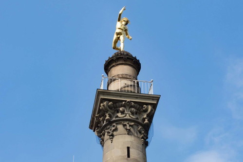 Vom Götterboten Merkur bekrönt: die Merkursäule, ehemals städtischer Wasserspeicher
